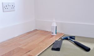 537044_laying_some_wood_floor_