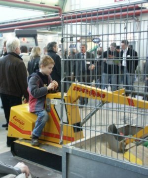Kind-auf-Bagger