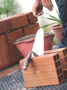 680192_builders_from_romania