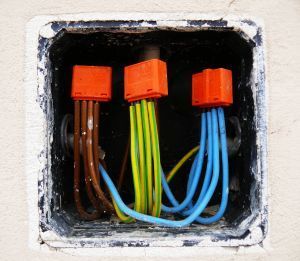 1045309_cables