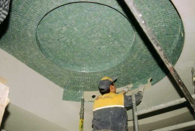 Die Decke wird verarbeitet Die Decke wird verarbeitet